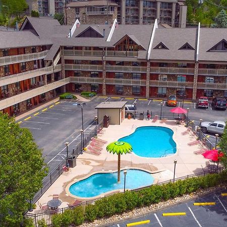 Crossroads Inn & Suites Gatlinburg Exterior photo