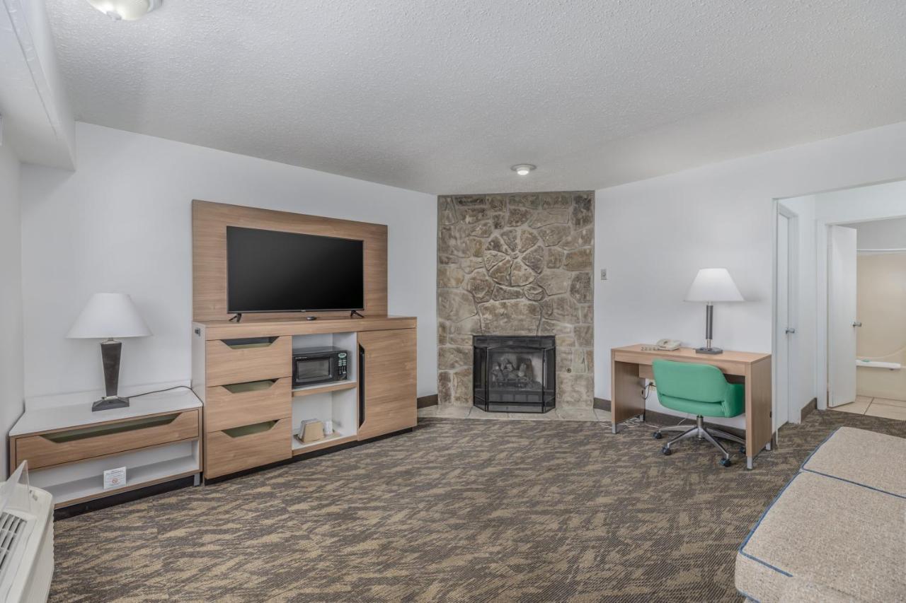 Crossroads Inn & Suites Gatlinburg Exterior photo
