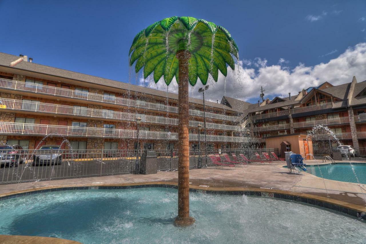 Crossroads Inn & Suites Gatlinburg Exterior photo