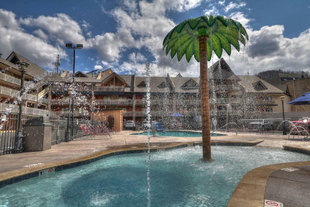 Crossroads Inn & Suites Gatlinburg Exterior photo